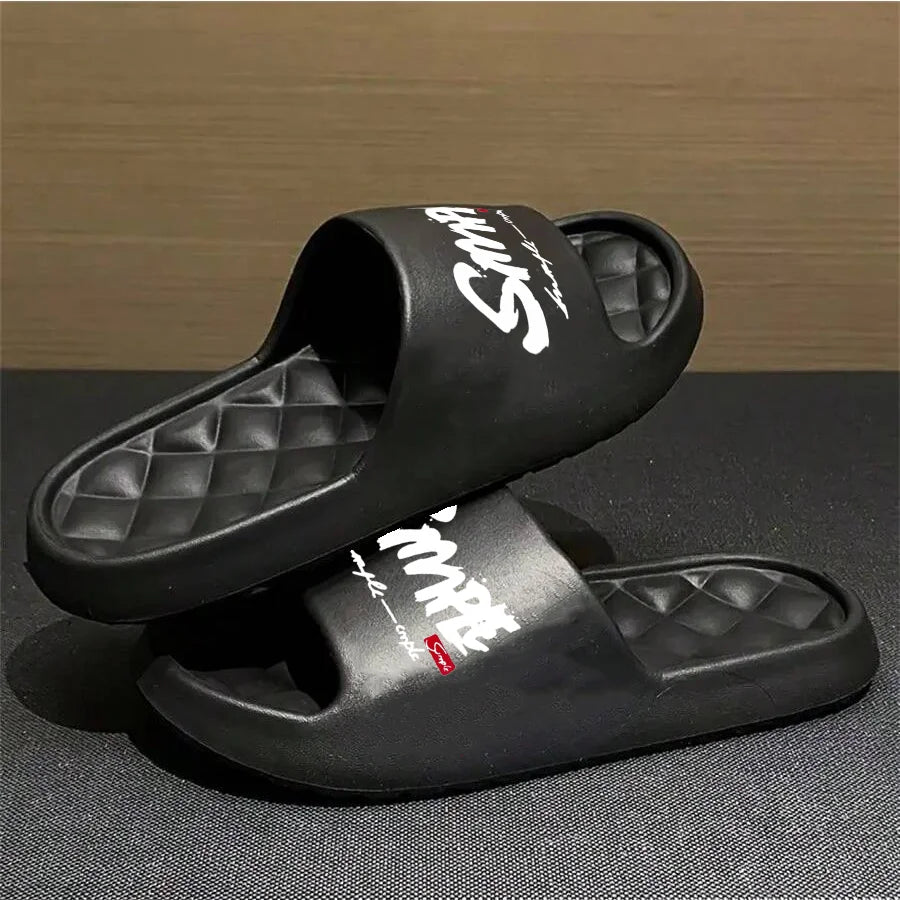Sapatos masculinos de EVA com design inovador para o verão, chinelos macios e leves, adequados para atividades de lazer em ambientes internos e externos.