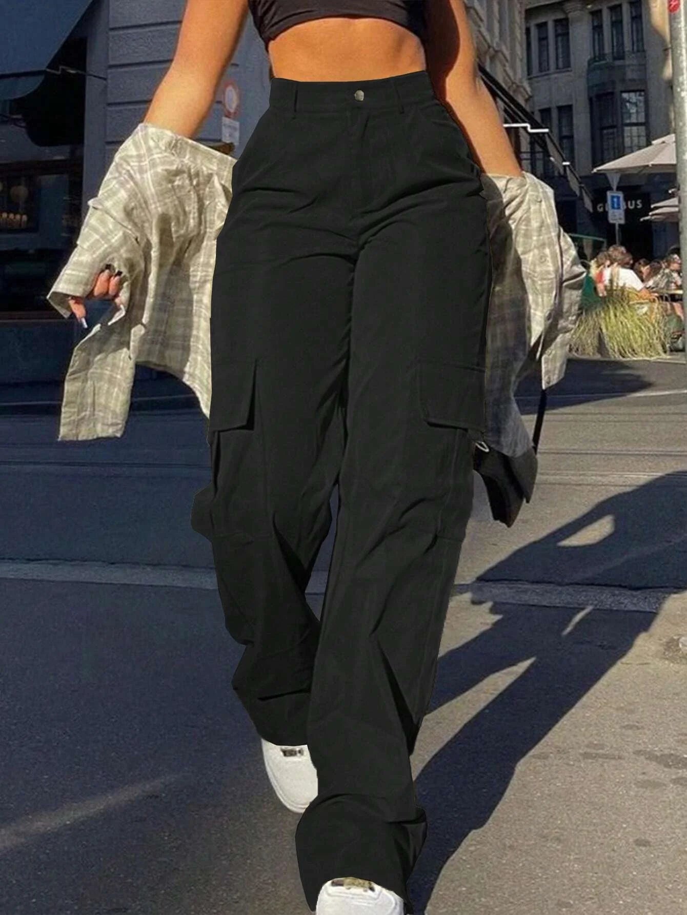 Calças cargo femininas simples de cintura alta, calças casuais com botão de bolso da moda de rua para uso diário, calças femininas para todas as estações